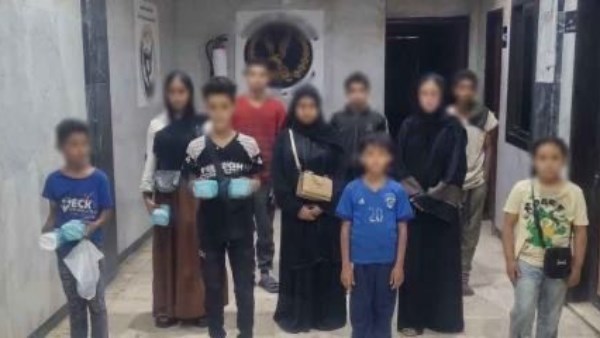 المتهمين مع الأطفال