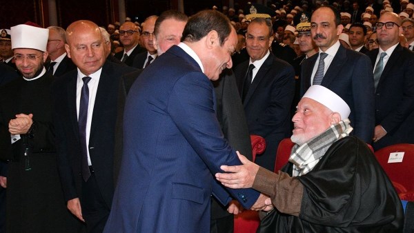 الدكتور أحمد عمر هاشم مع الرئيس السيسي