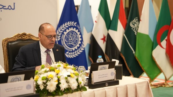 وزير العمل في الاجتماع