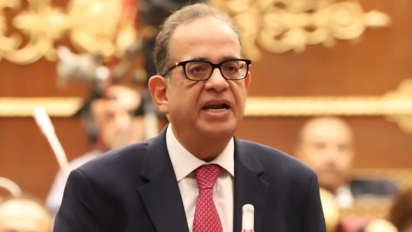 النائب طارق عبد العزيز رئيس الهيئة البرلمانية لحزب الوفد بمجلس الشيوخ 