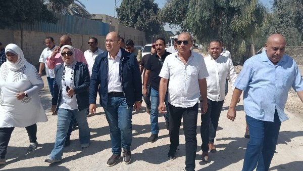 نائب محافظ الجيزة يتفق طريق البراجيل كومبرة