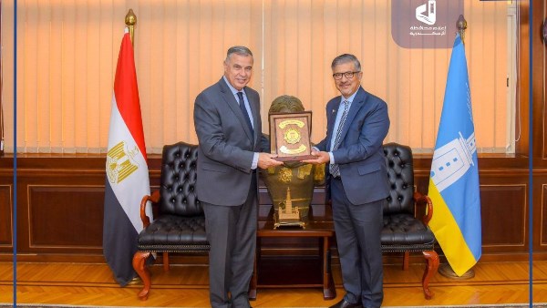 محافظ الإسكندرية يستقبل سفير باكستان محافظ الإسكندرية يستقبل سفير باكستان