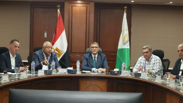 اجتماع محافظ الجيزة  