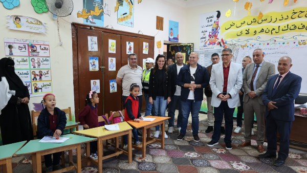  محافظ الجيزة يتفقد مدرسة المناجم الابتدائية بالواحات البحرية