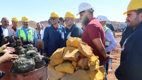 محافظ الجيزة يتفقد مناجم شركة الحديد والصلب للمناجم والمحاجر بالواحات البحرية