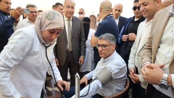محافظ الجيزة يشهد انطلاق فعاليات القافلة العلاجية بالواحات البحرية 