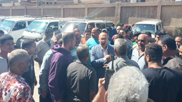 نائب محافظ الجيزة يتفقد مواقف السرفيس بمركز أوسيم 