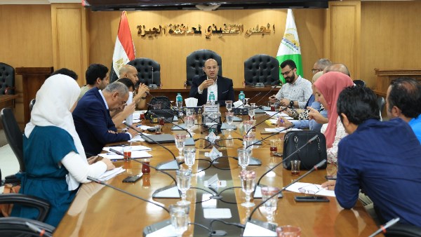   اجتماع نائب محافظ الجيزةمع مسؤولي الجهات المعنية