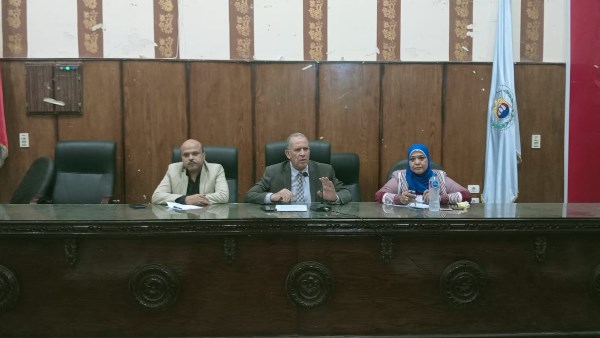 دسوقي يترأس اجتماعّا مع مديري الإدارات التعليمية