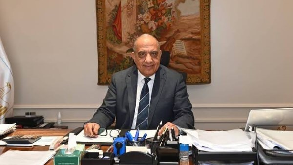 الدكتور محمود عصمت وزير الكهرباء والطاقة المتجددة