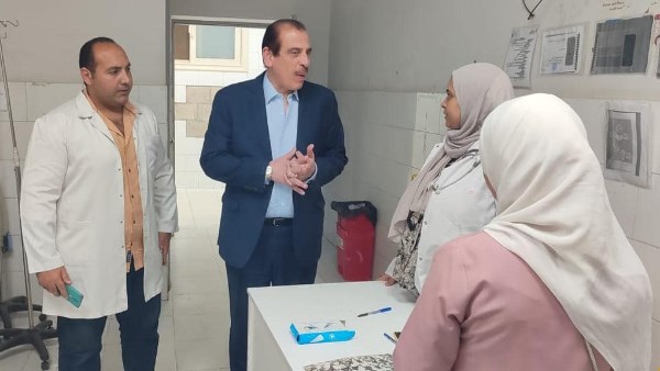 جولة ليلية مفاجئة لنائب الوزير بمستشفى أم المصريين