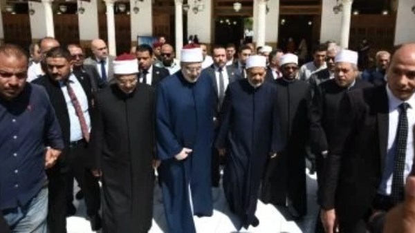 وصل فضيلة الإمام الأكبر الدكتور أحمد الطيب
