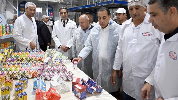 رئيس الوزراء يتفقد مصنع "عبور لاند" بالقليوبية رئيس الوزراء يتفقد مصنع "عبور لاند" بالقليوبية