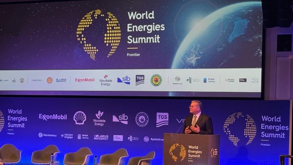 المهندس كريم بدوي وزير البترول والثروة المعدنية