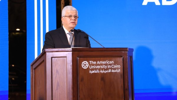 الدكتور أيمن عاشور وزير التعليم العالي والبحث العلمي