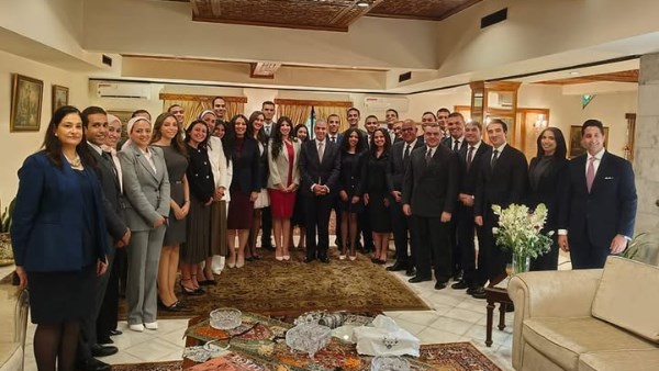 وزير الخارجية يلتقي الدفعة 57 من الملاحق الدبلوماسيين خلال التدريب في الهند