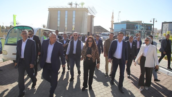 جانب من افتتاح مجمع المصالح الحكومية للخدمات الذكية بالخارجة جانب من افتتاح مجمع المصالح الحكومية للخدمات الذكية بالخارجة