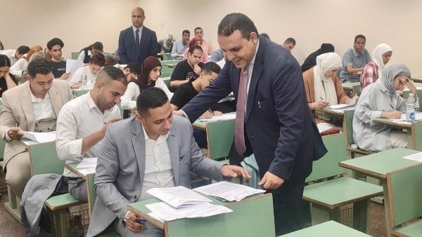 رئيس التمثيل التجاري يتفقد سير امتحانات مسابقة تعيين الملحقين التجاريين لعام 2025  رئيس التمثيل التجاري يتفقد سير امتحانات مسابقة تعيين الملحقين التجاريين لعام 2025