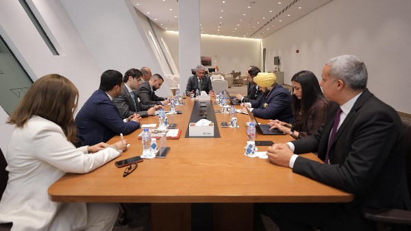 جانب من الاجتماع جانب من الاجتماع