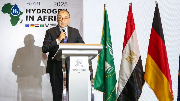 المهندس محمد شيمي - وزير قطاع الأعمال العام المهندس محمد شيمي - وزير قطاع الأعمال العام