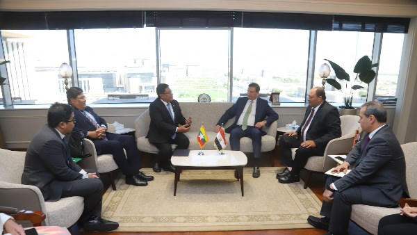 جانب من الاجتماع جانب من الاجتماع