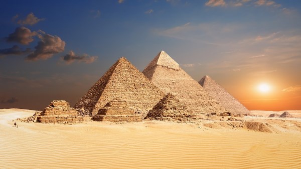  أهرامات الجيزة 