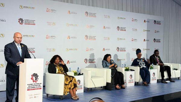 جانب من فعاليات قمة لواندا