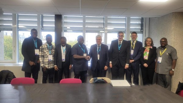 جانب من الاجتماع جانب من الاجتماع