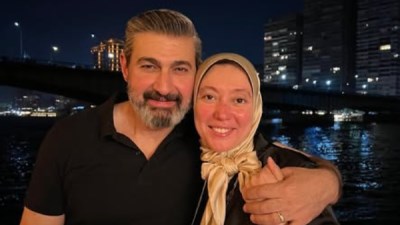 ياسر جلال وزوجته 