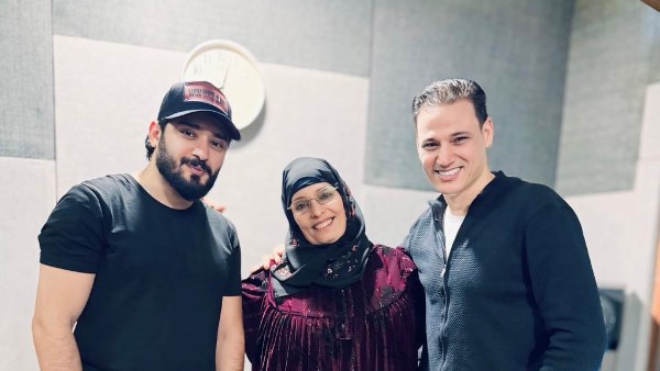 الحاجة نبيلة تغنى "بره هالله هالله"