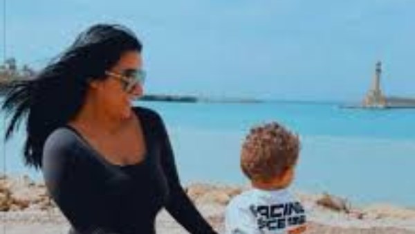 جورى بكر وابنها 