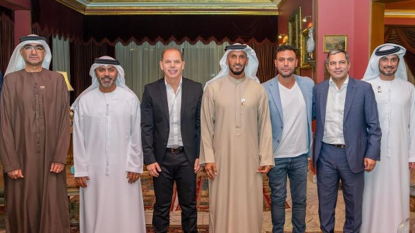 صورة الوفد الإماراتي في منزل الزعيم