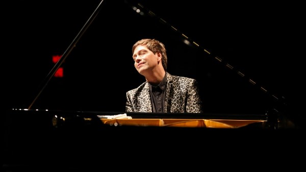 ستيف بركات يقدم جولة "Néoréalité" العالمية على مسرح دار الأوبرا المصرية