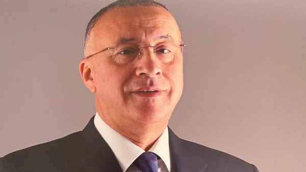 رجل الأعمال عاصم سليمان