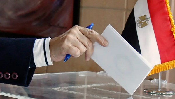 حرام عليكم.. النائب حسن عمار ينفعل على أنصار مرشحي المال السياسي في بورسعيد 