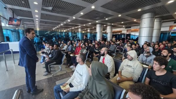 الاستقبال فى المطار