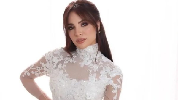 الفنانة آمال ماهر