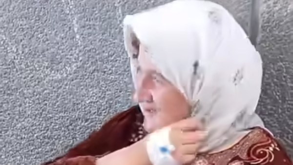 "هدير" تفترش شوارع المنوفية كمنزلا لها 