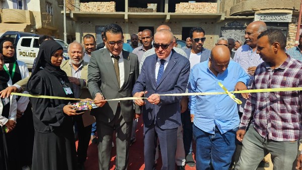 محافظ الأقصر يفتتح سوق اليوم الواحد بالزينية 