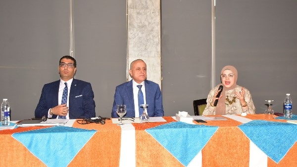 محافظ الأقصر يشهد برنامج بناء قدرات التطوير المؤسسي 