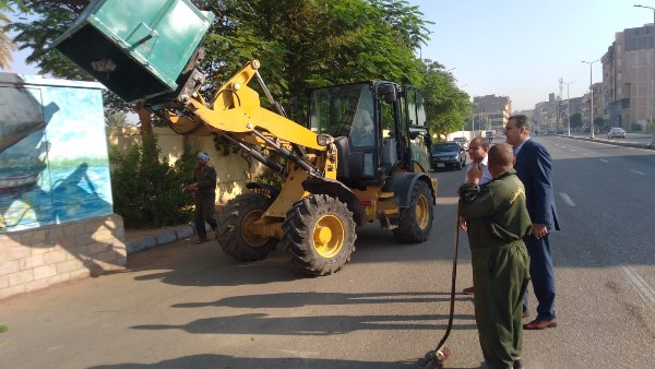رئيس مدينة الأقصر يتابع المنظومة الجديدة لجمع القمامه جمع الق