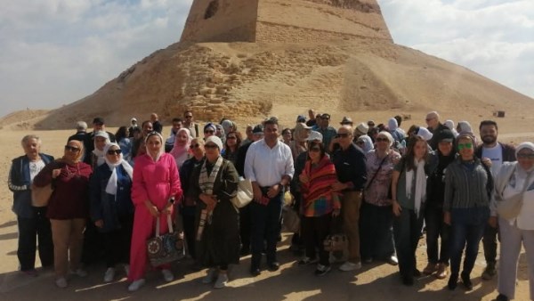 أثناء زيارة الوفد