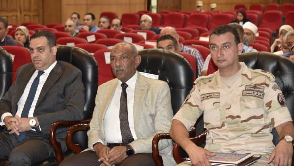 المستشار العسكري ونائب المحافظ 