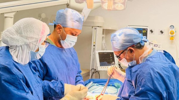 الطاقم الطبي بمستشفي السلام 