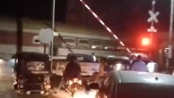 مصرع خفير مزلقان دهسًا أثناء إنقاذ مواطن بالمنيا مصرع خفير مزلقان دهسًا أثناء إنقاذ مواطن بالمنيا