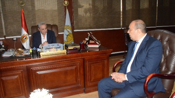 محافظ الغربية خلال استقباله القيادات الجدد