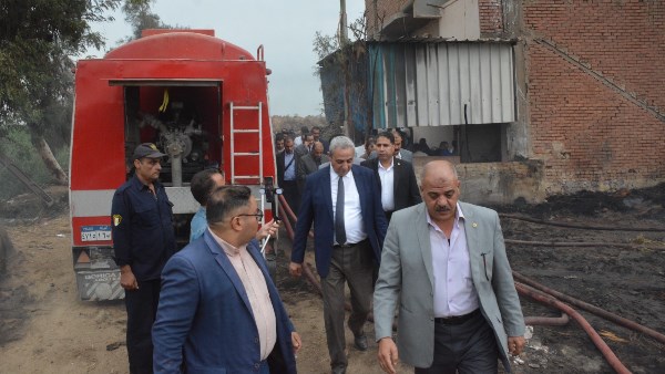 محافظ الغربية ومدير الأمن أثناء تفقد اعمال اخماد الحريق
