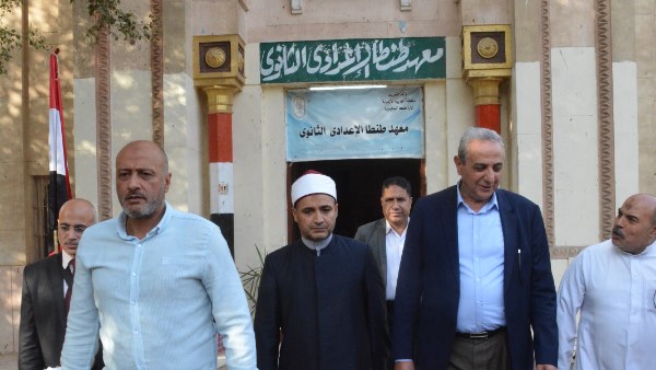 محافظ الغربية أثناء تفقد اللجان الانتخابية 