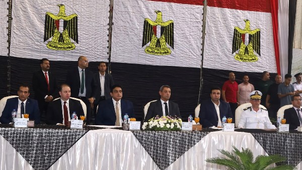 محافظ السويس ومدير الأمن يشهدان القرعة العلنية الإلكترونية للحج لعام 1446هـ