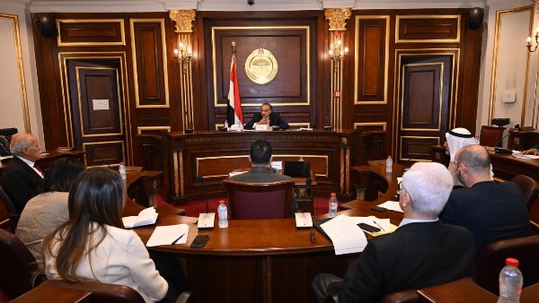 خلال الاجتماع